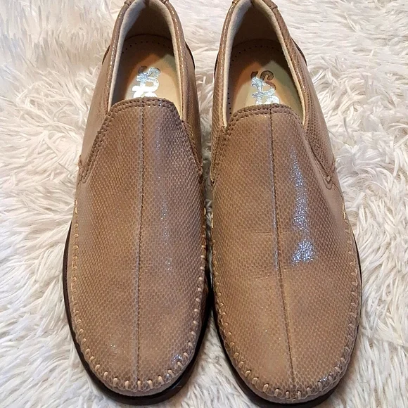 SAS Women's NWOT Tan Loafers - Picture 4 of 10